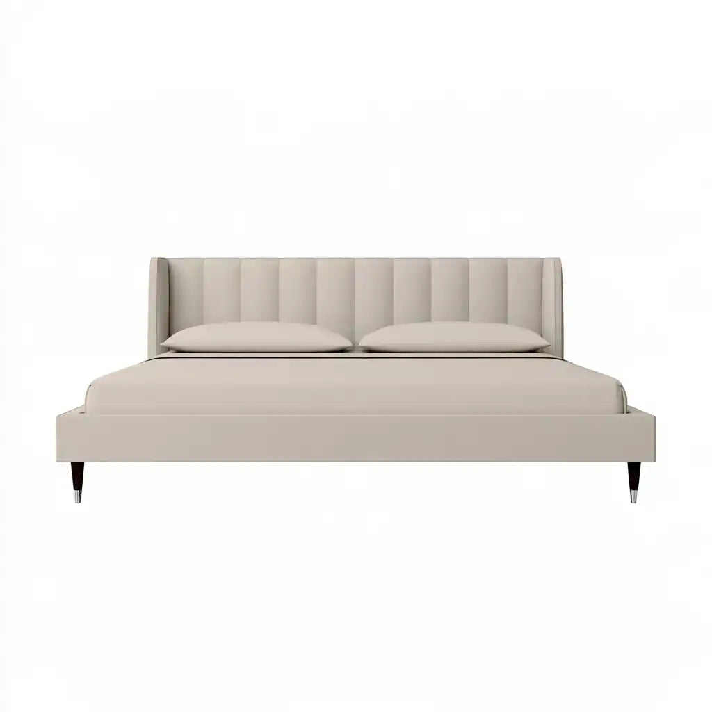 Letto matrimoniale beige con testiera imbottita a righe verticali